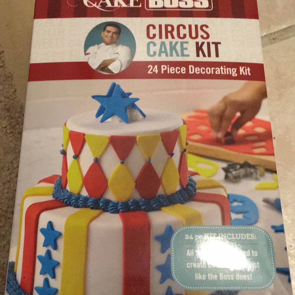 TlCs cake boss Circus Cake kit